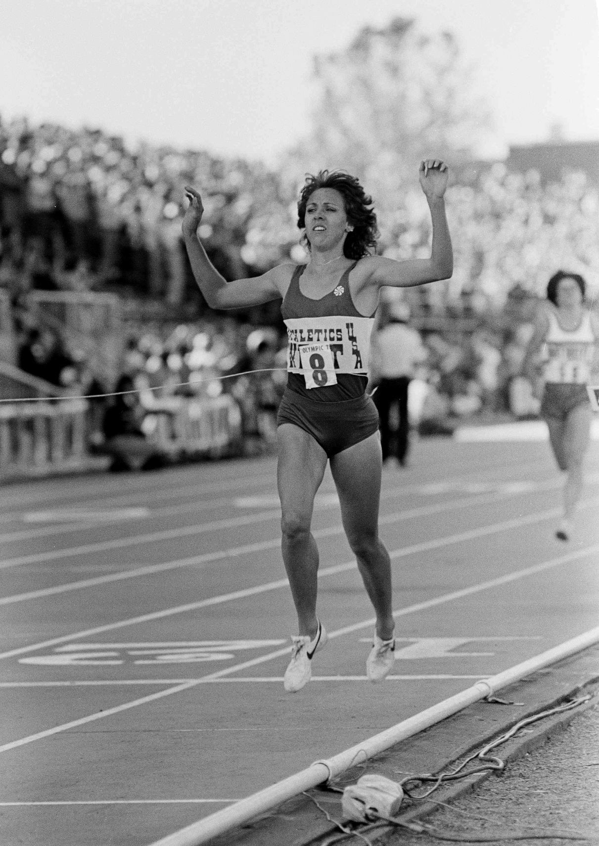 1980: Mary Decker continues record-breaking streak in 1,500 meters